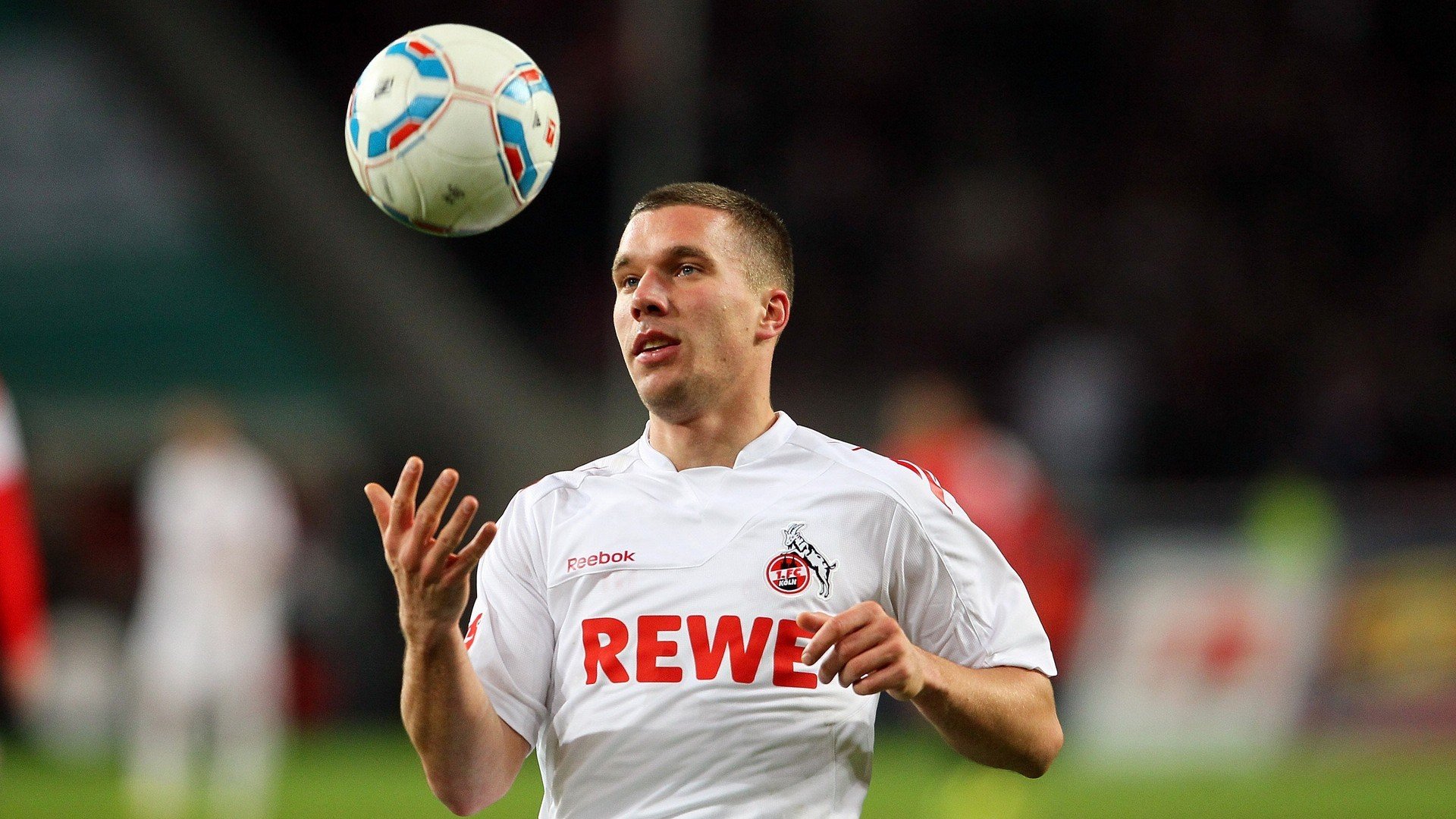 NFL超级碗上演史诗翻盘 四分卫最后两分钟连拿14分封神